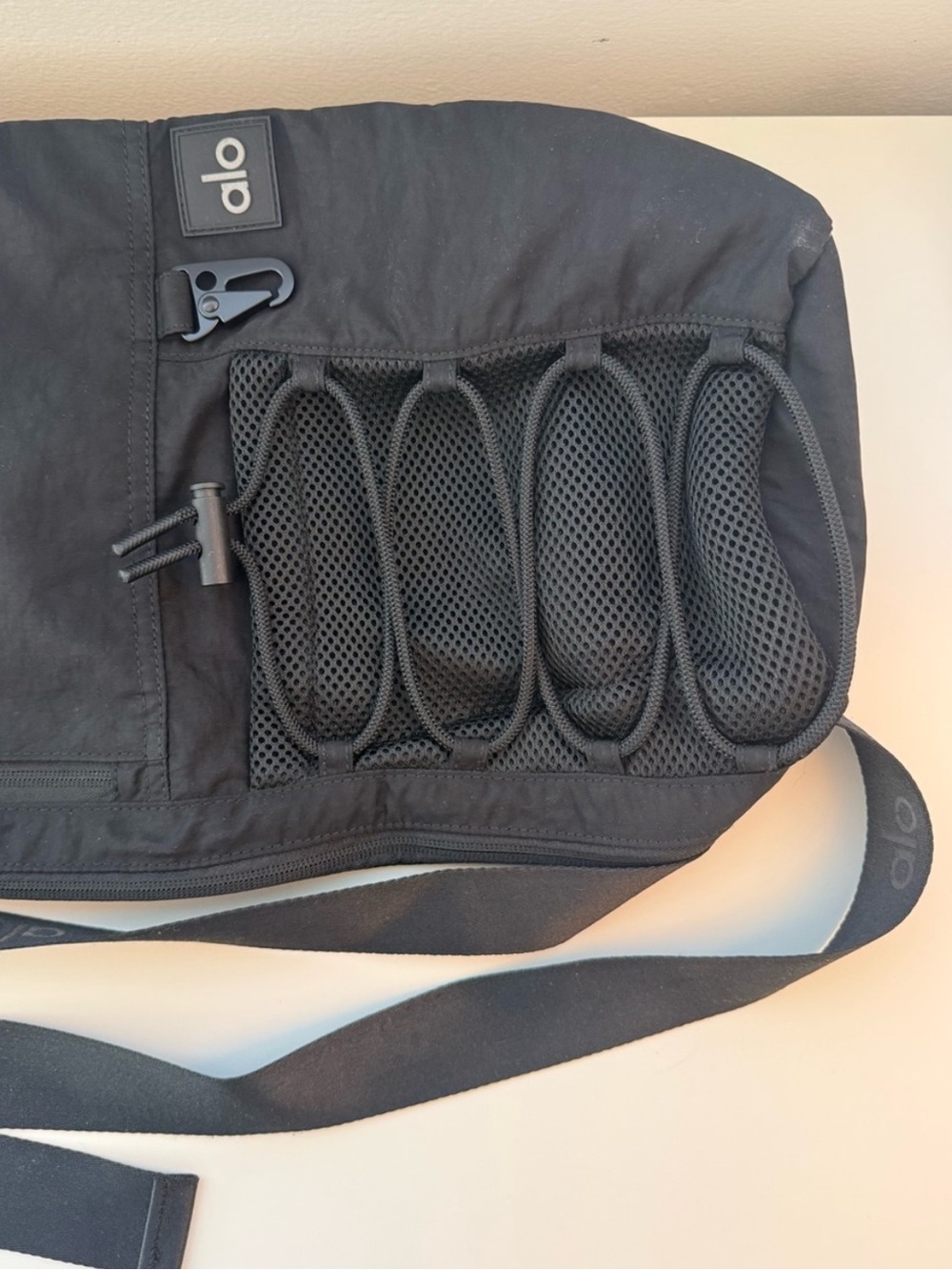 Alo Yoga Black Utility Yoga Mat Bag Carrier NWT - Picture 5 of 7